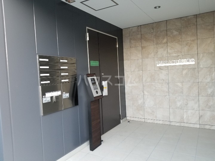 20/29 エントランス