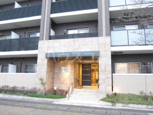 27/30 エントランス