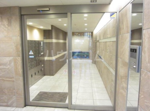 28/30 エントランス