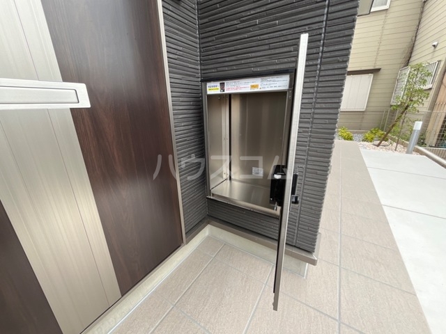 23/30 エントランス