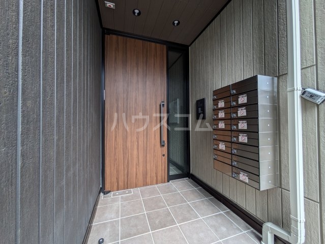 18/25 エントランス