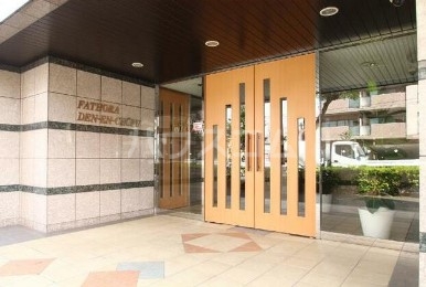 22/28 エントランス