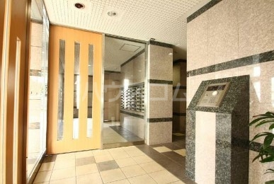 23/28 エントランス