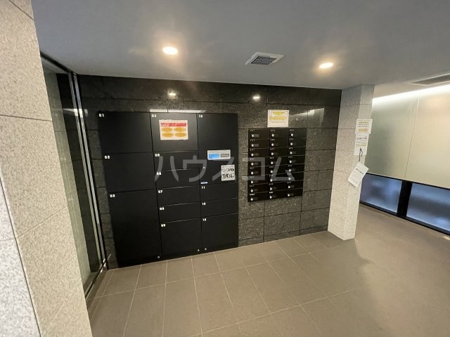 24/25 エントランス