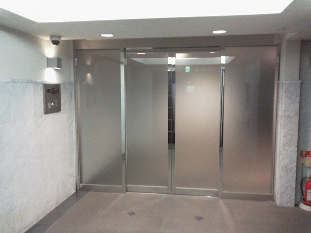 18/27 エントランス