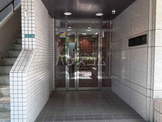 27/30 エントランス