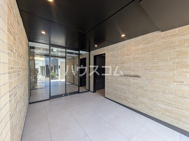 15/23 エントランス