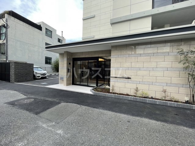 27/30 エントランス