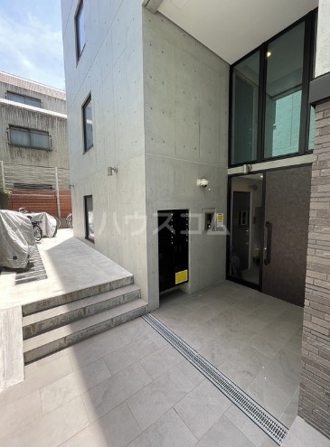 16/26 エントランス