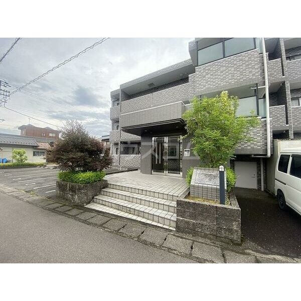 16/19 エントランス