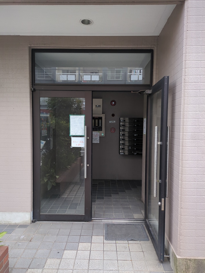 25/30 エントランス