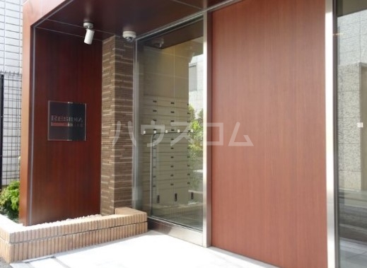 18/28 エントランス