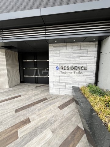 24/30 エントランス