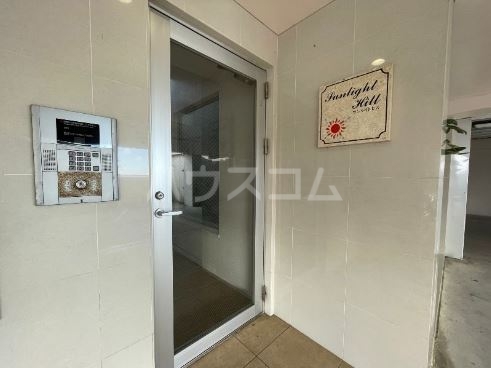 27/30 エントランス