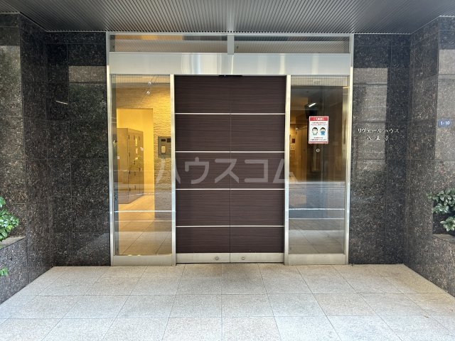 21/30 エントランス