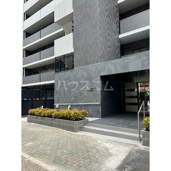 17/27 エントランス