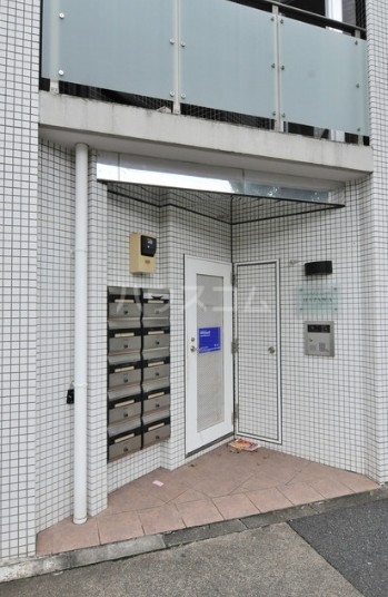 28/30 エントランス