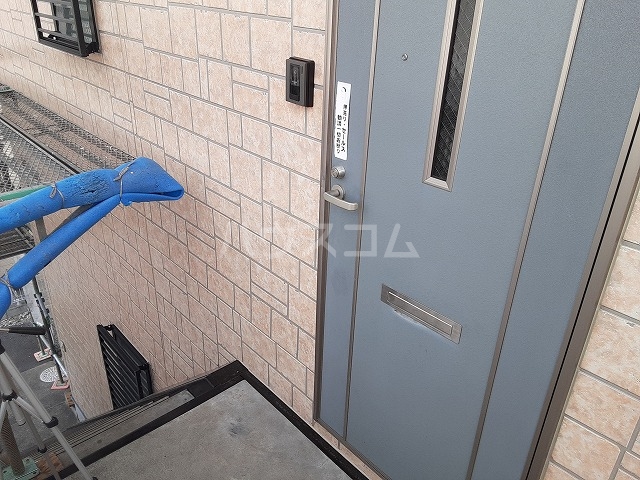 21/30 エントランス