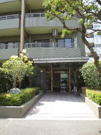 20/30 エントランス