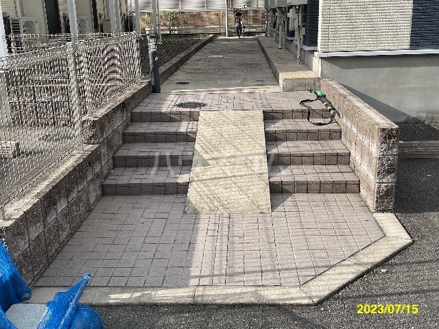 18/21 エントランス