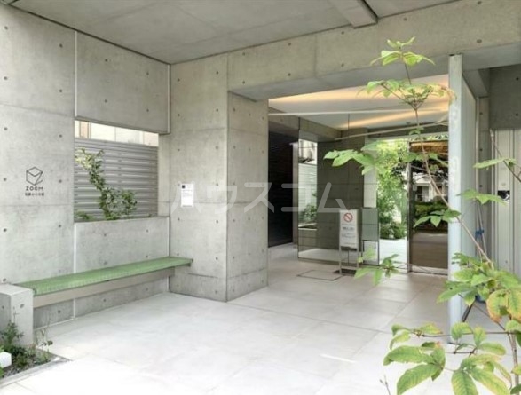 15/17 エントランス