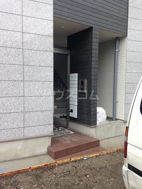 2/2 エントランス