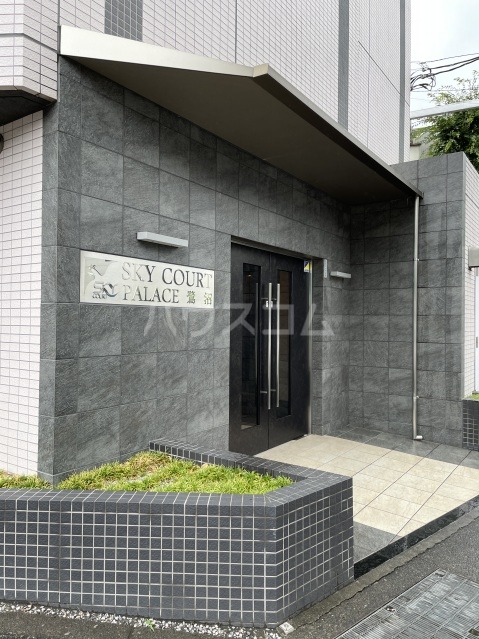 26/30 エントランス