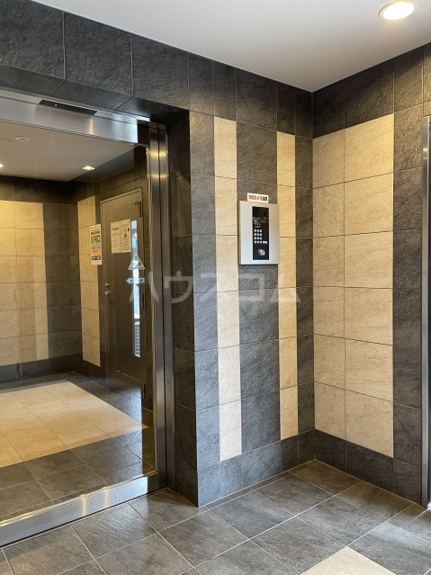 28/30 エントランス