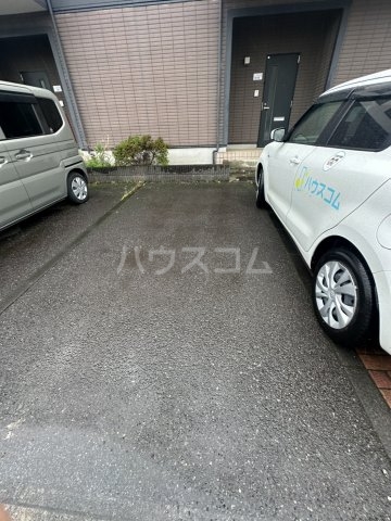 27/30 駐車場
