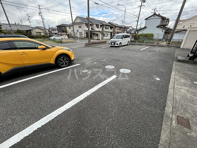 28/30 駐車場