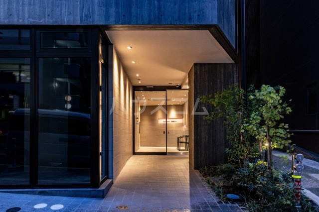 16/16 エントランス