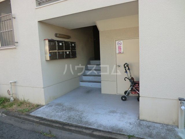 23/30 エントランス