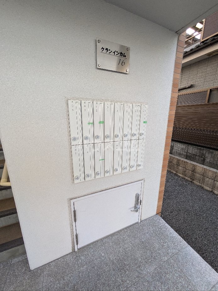 27/30 エントランス