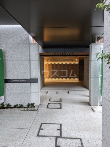 27/30 エントランス