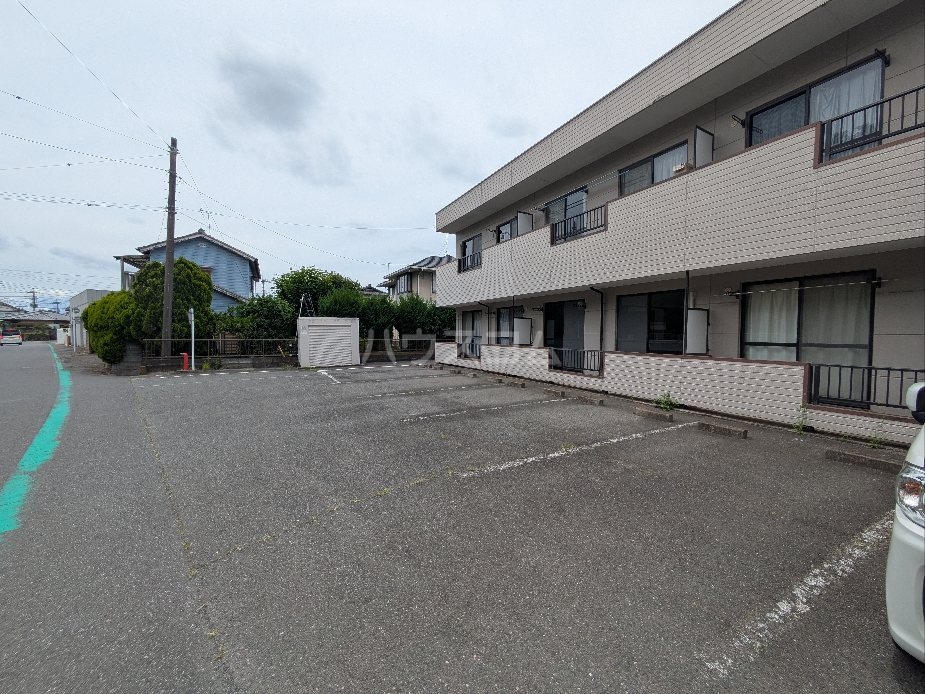 23/27 駐車場
