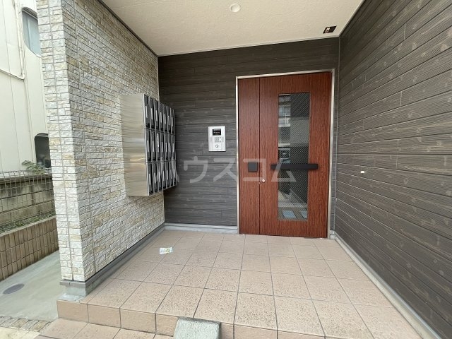 21/30 エントランス