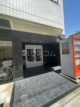 13/22 エントランス