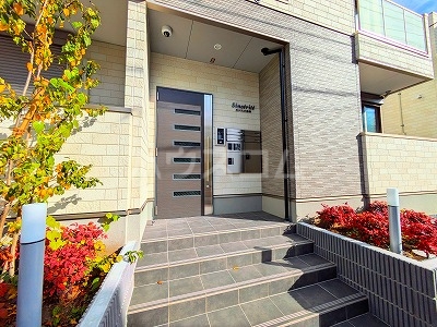 21/30 エントランス