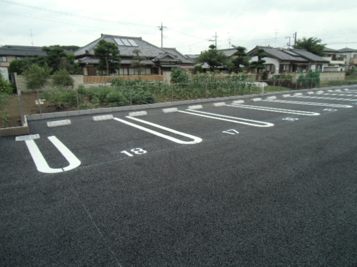 16/18 駐車場