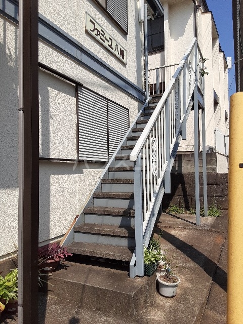 27/30 エントランス