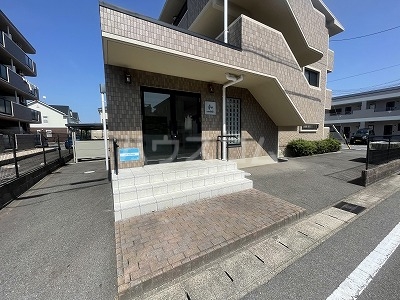 22/30 エントランス