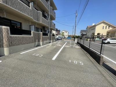 23/30 駐車場