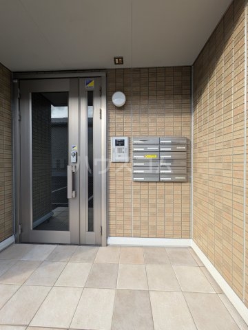 19/23 エントランス