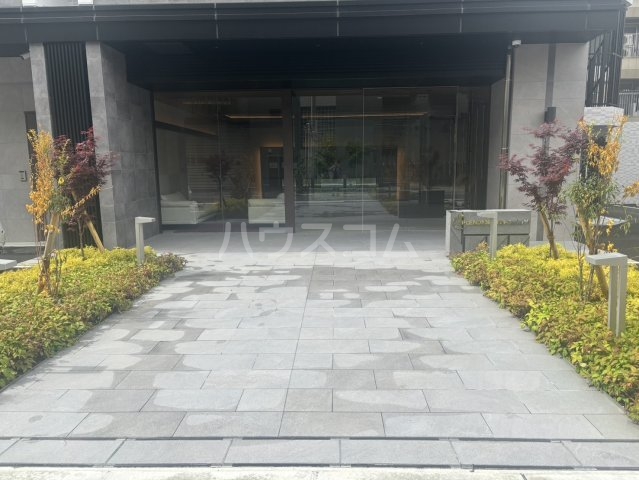 21/30 エントランス