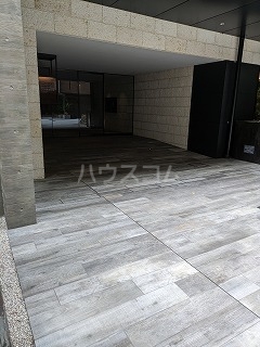 26/30 エントランス