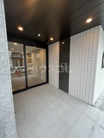 27/30 エントランス