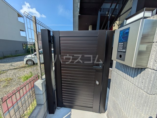 24/30 エントランス