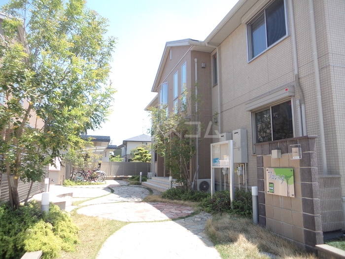 24/30 エントランス