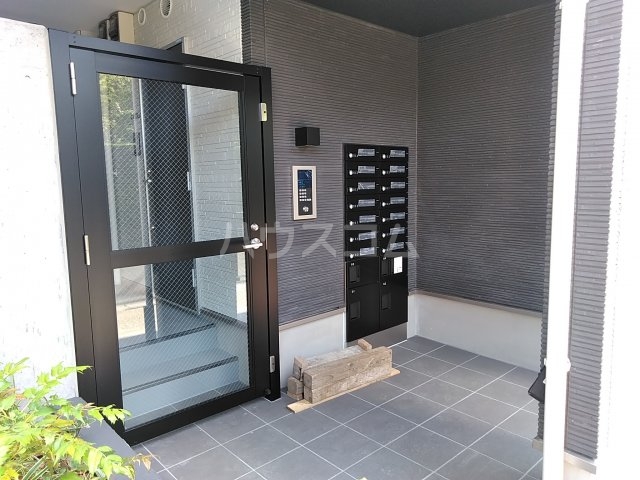 18/20 エントランス