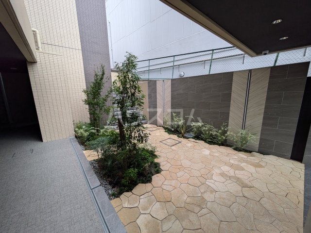 25/30 エントランス